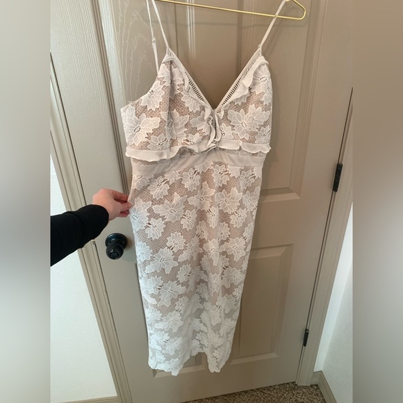 Bardot Vienna White Lace Midi Dress - Picture 2 of 4